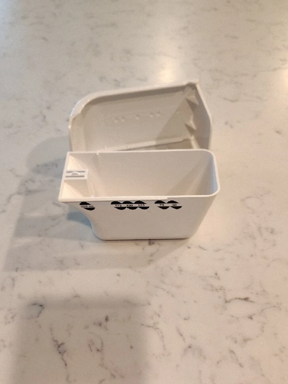 The Pampered Chef Measuring Cup